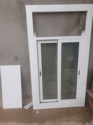 Ventana corredera con persiana