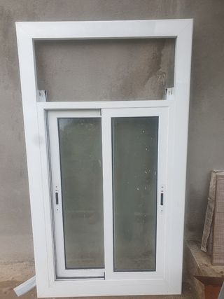 Ventana corredera con persiana