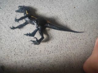 Figura de dinosaurio Velociraptor