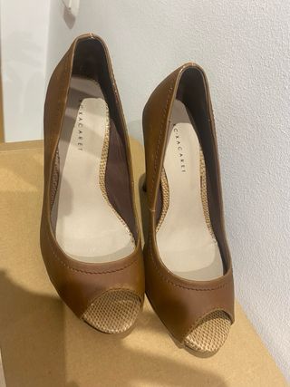 Zapato tacón peep toe marrón