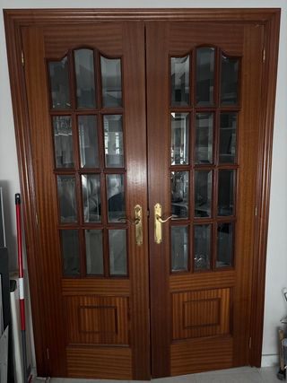 Puertas de salón con cristales biselados