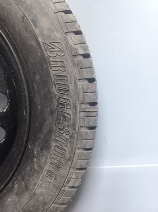 Neumático Bridgestone 195/70R15C 100/98R