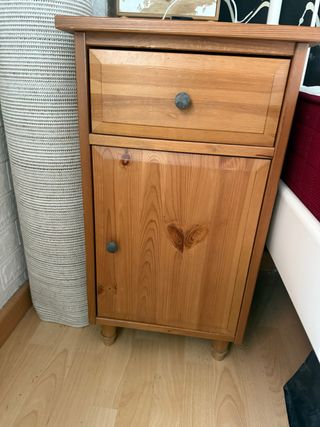 Comodino in legno Ikea