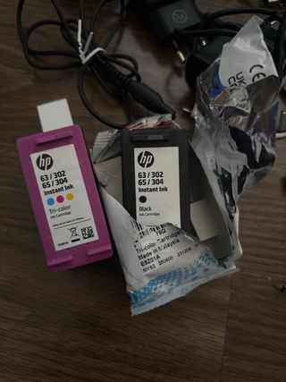 Lote de cargadores, teclados y cables