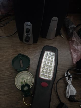 Lote de cargadores, teclados y cables
