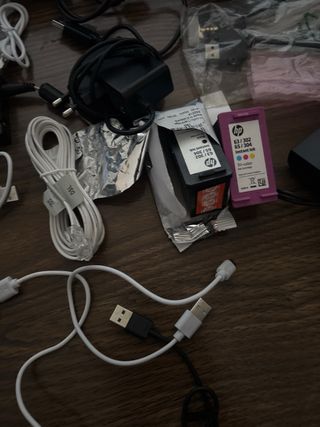 Lote de cargadores, teclado y cables