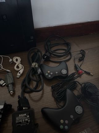 Lote de cargadores, teclado y cables