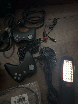 Lote de cargadores, teclado y cables