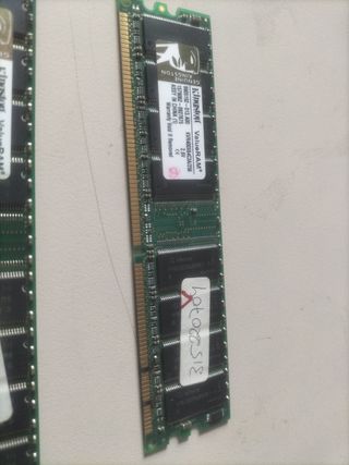 2 Memorias RAM Kingston ValueRAM 256MB