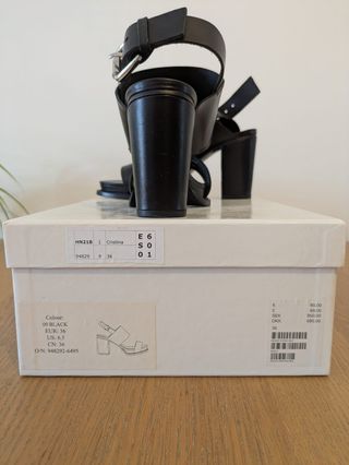 Sandalias de cuero negras con tacón