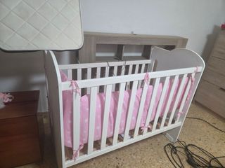 Cuna blanca con colchón y chichonera
