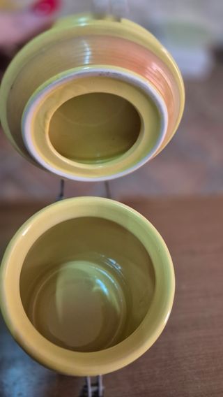 Barattolo in ceramica con fiori