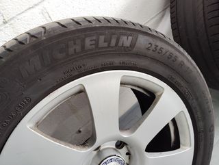 Llanta Michelin 235/55R17 Mercedes