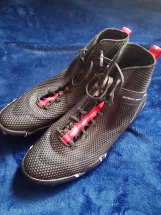 Botas de Boxeo Negras y Rojas