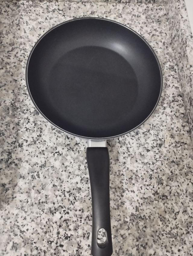 Sartén antiadherente negra