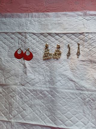 Tres pares de pendientes