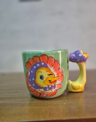 Tazza in ceramica con disegno di anatra