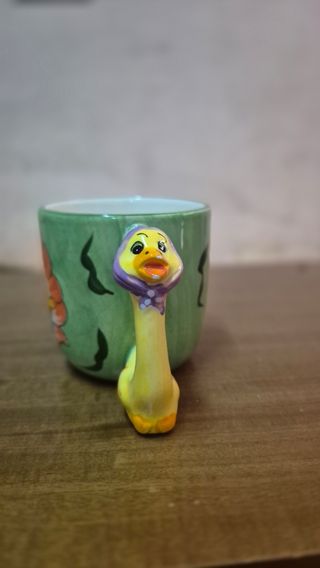 Tazza in ceramica con disegno di anatra