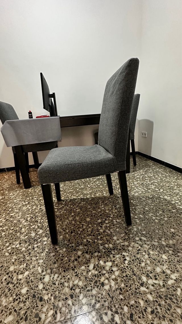 Mesa extensivle LANEBERG y 4 sillas BERGMUND