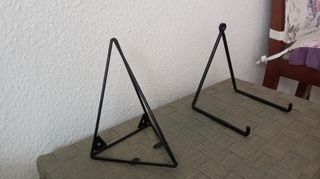 Estanterías modernas de metal negro