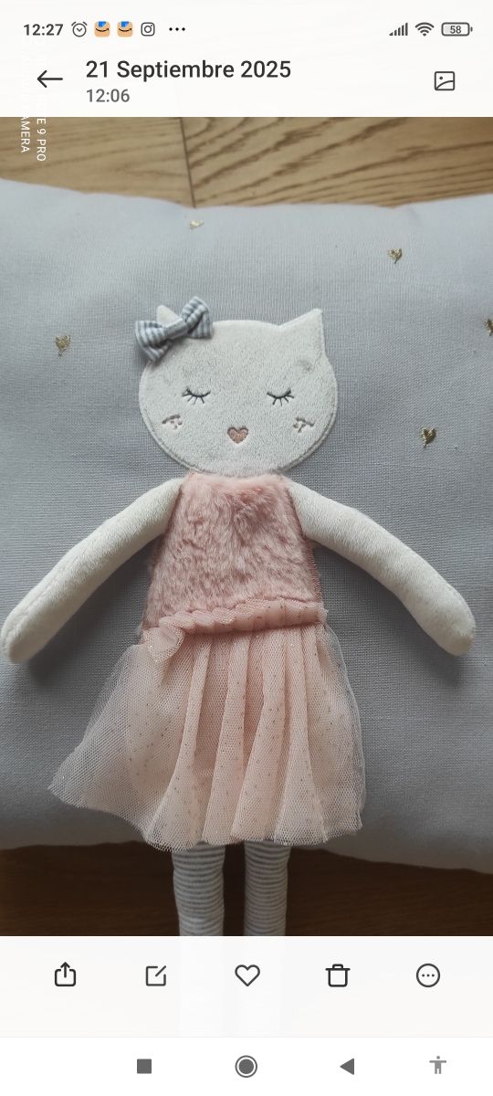 Precioso cojín infantil de gatita rosa y gris
