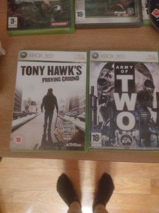 Xbox 360 con PES 2009 y Gears of War