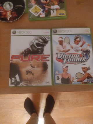 Xbox 360 con PES 2009 y Gears of War