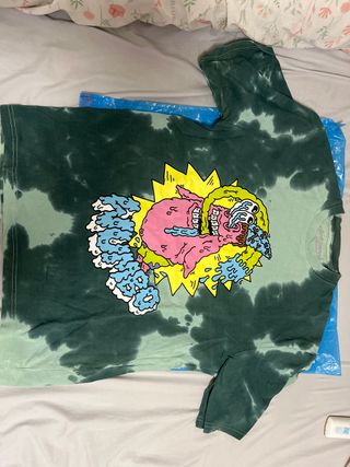 Camiseta Tie-Dye Verde con Dibujo