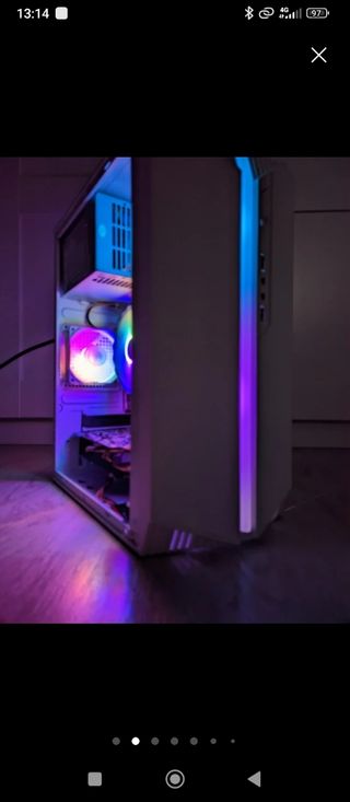 PC Gamer con cables