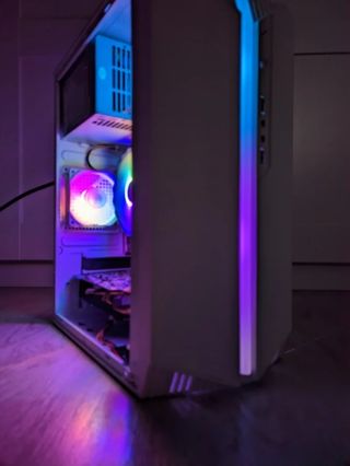 PC Gamer con cables