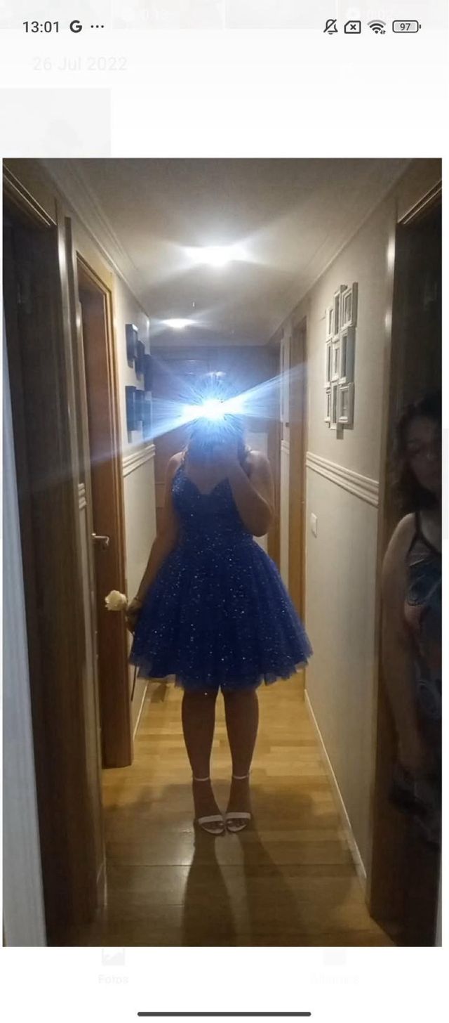 Vestido azul con estrellas blancas