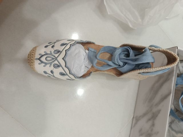 Cuñas de cuerda con estampado floral