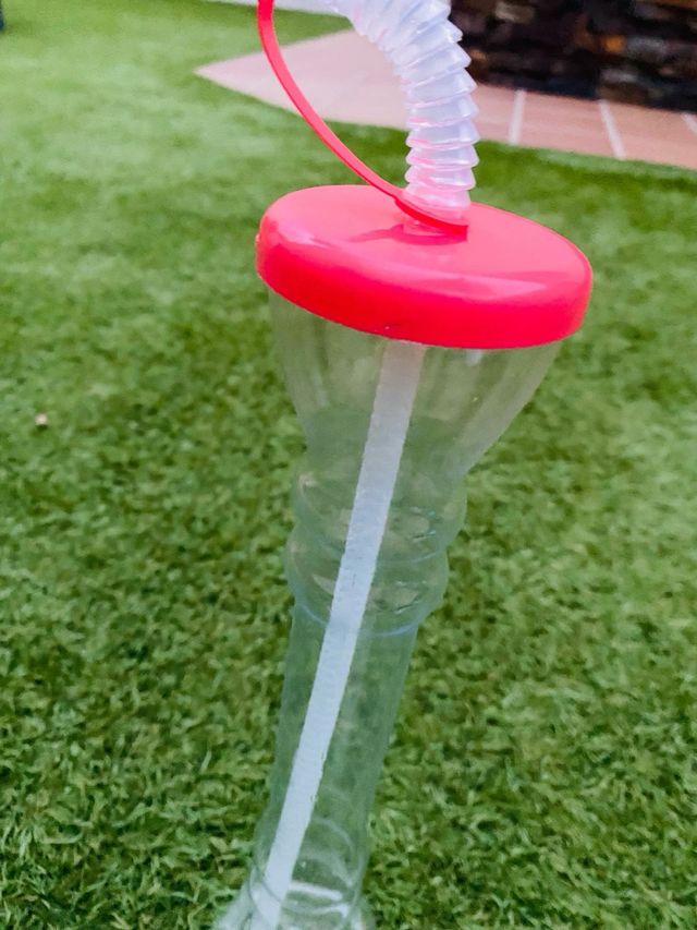 Vaso largo cocktail con pajita y tapa