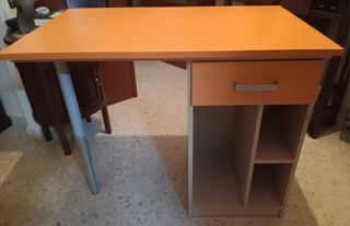 Escritorio juvenil naranja con cajón