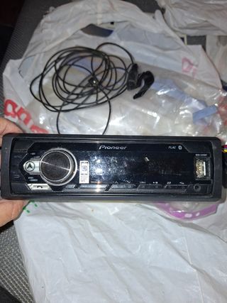 Pioneer MVH-S410BT, un autorradio con Bluetooth, U