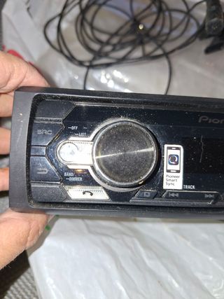 Pioneer MVH-S410BT, un autorradio con Bluetooth, U