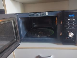 Horno Microondas Samsung Negro.NO CALIENTA