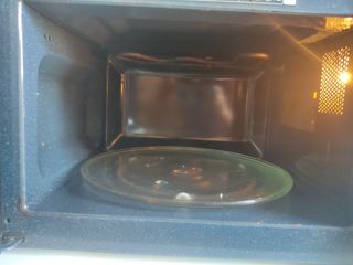 Horno Microondas Samsung Negro.NO CALIENTA