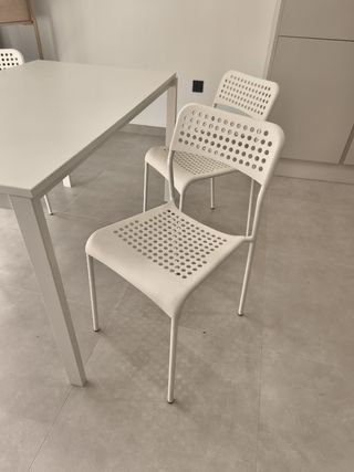 Mesa comedor blanca con 4 sillas