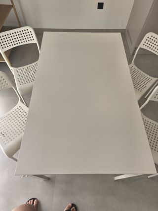 Mesa comedor blanca con 4 sillas