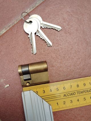 Bombín de cerradura con llaves