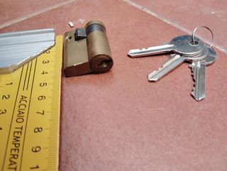 Bombín de cerradura con llaves