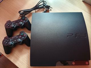PlayStation 3 con 2 mandos