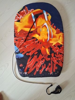Tabla de surf infantil con diseño de peces