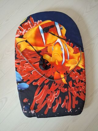 Tabla de surf infantil con diseño de peces