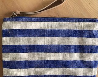 Cartera de mano Sfera rayas azul y blanco 