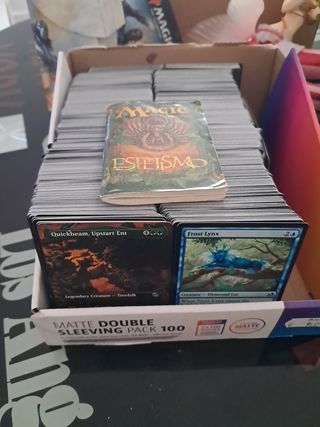 1000 cartas Magic incluyendo algunas raras y 1 mit