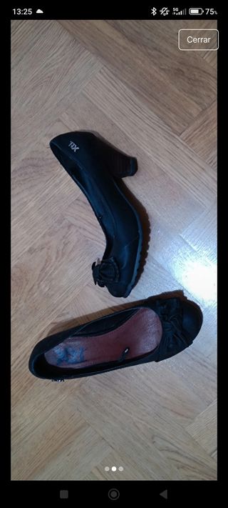 Zapatos negros con lazo