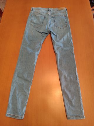 Pantalón vaquero largo Pull&Bear 