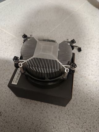 Ventilador, disipador y caja para CPU AMD Ryzen